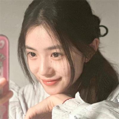 小女孩莫妮卡